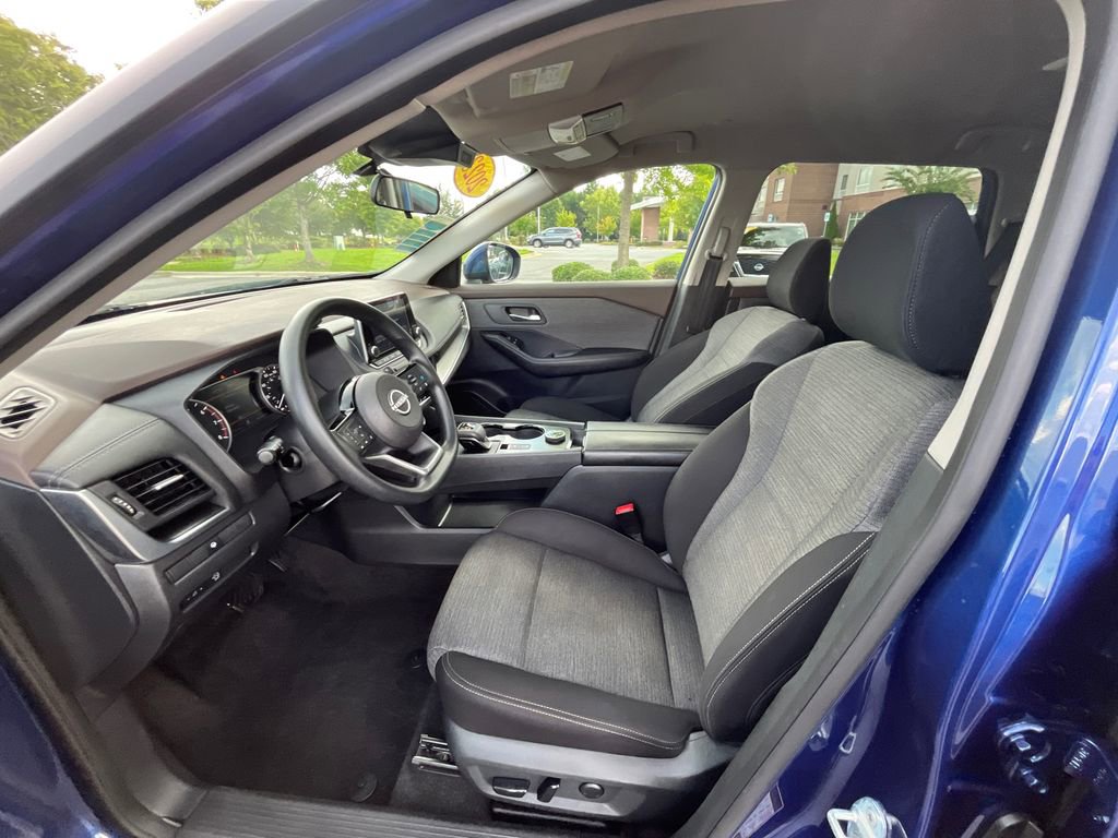 Used 2023 Nissan Rogue SV image 14