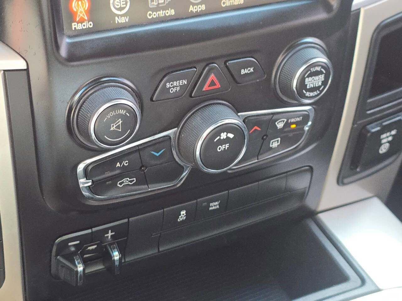 Used 2016 RAM 1500 Classic SLT w/ SLT Plus D￩cor Group image 24