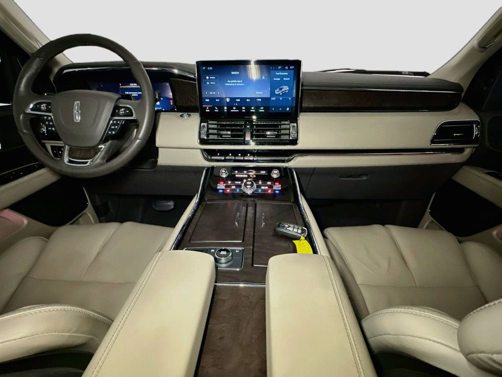 Used 2022 Lincoln Navigator L Reserve w/ Monochromatic Package image 9