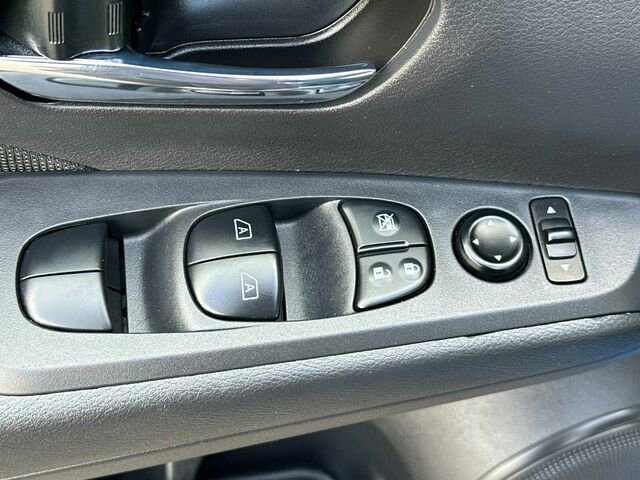 Used 2024 Nissan Kicks SV FWD image 13