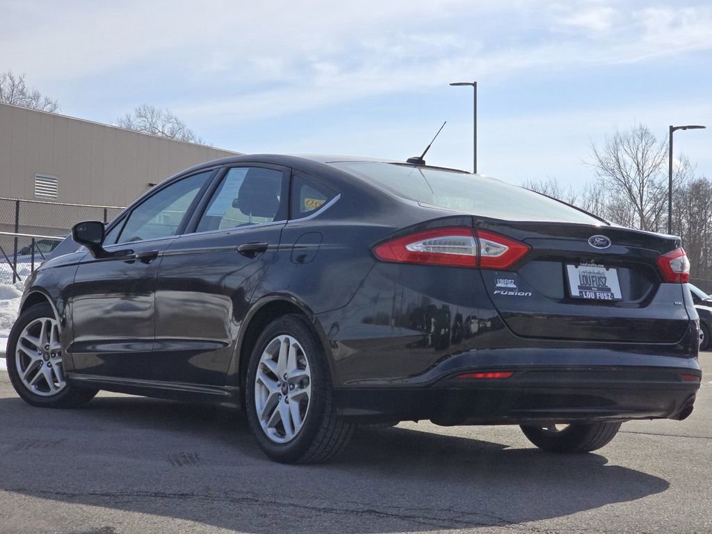 Used 2015 Ford Fusion SE image 10