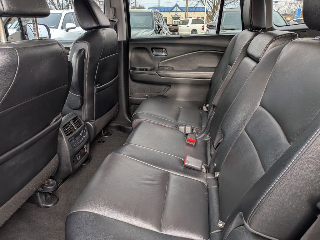 Used 2021 Honda Pilot Touring image 10