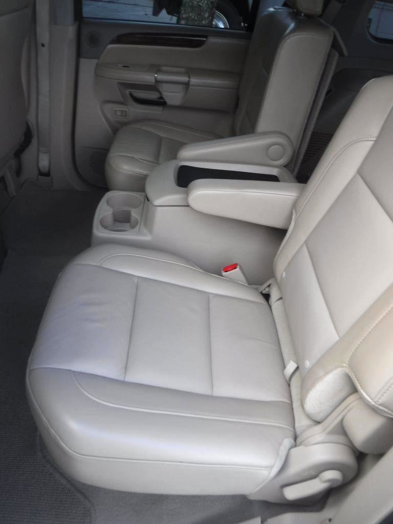 Used 2011 Nissan Armada Platinum w/ 2nd Row Captain Seat Pkg RWD image 33