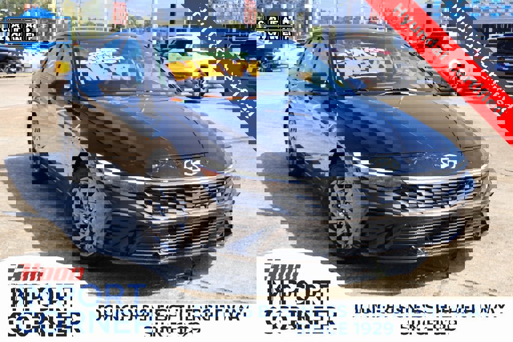 Used 2025 Hyundai Elantra Blue