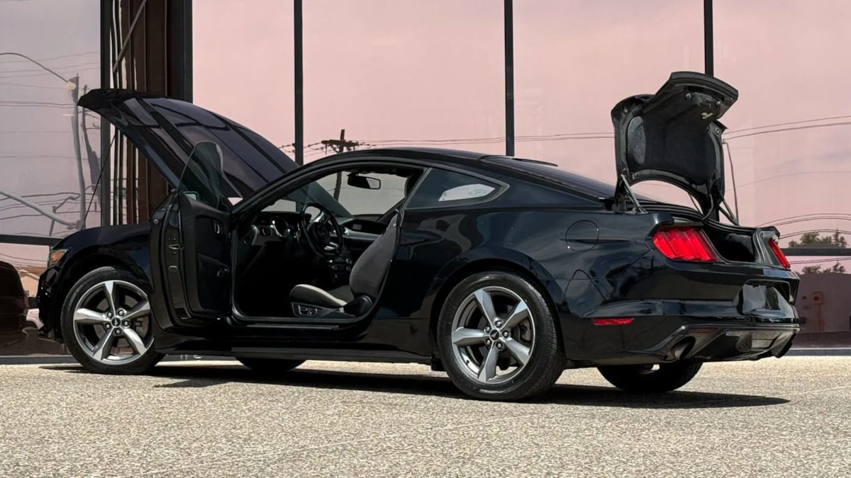 Used 2016 Ford Mustang Coupe RWD image 29