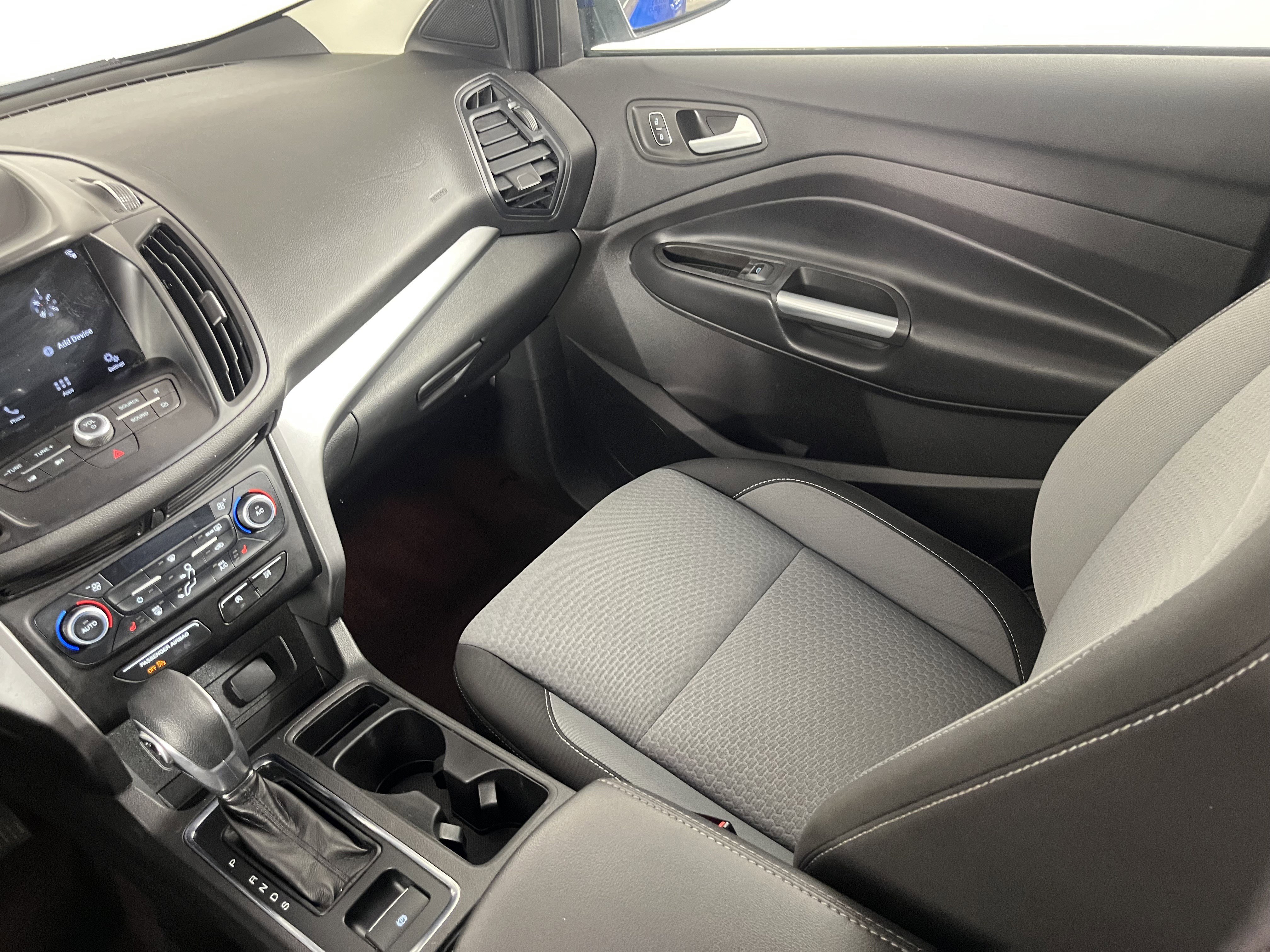 Used 2019 Ford Escape SE image 11