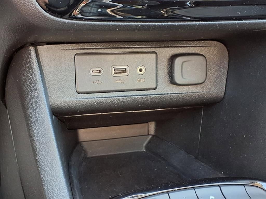 Used 2022 Buick Encore GX Essence w/ Experience Buick Package image 15