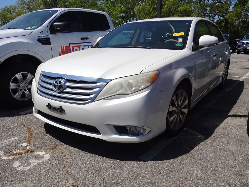 Used 2011 Toyota Avalon Limited image 3