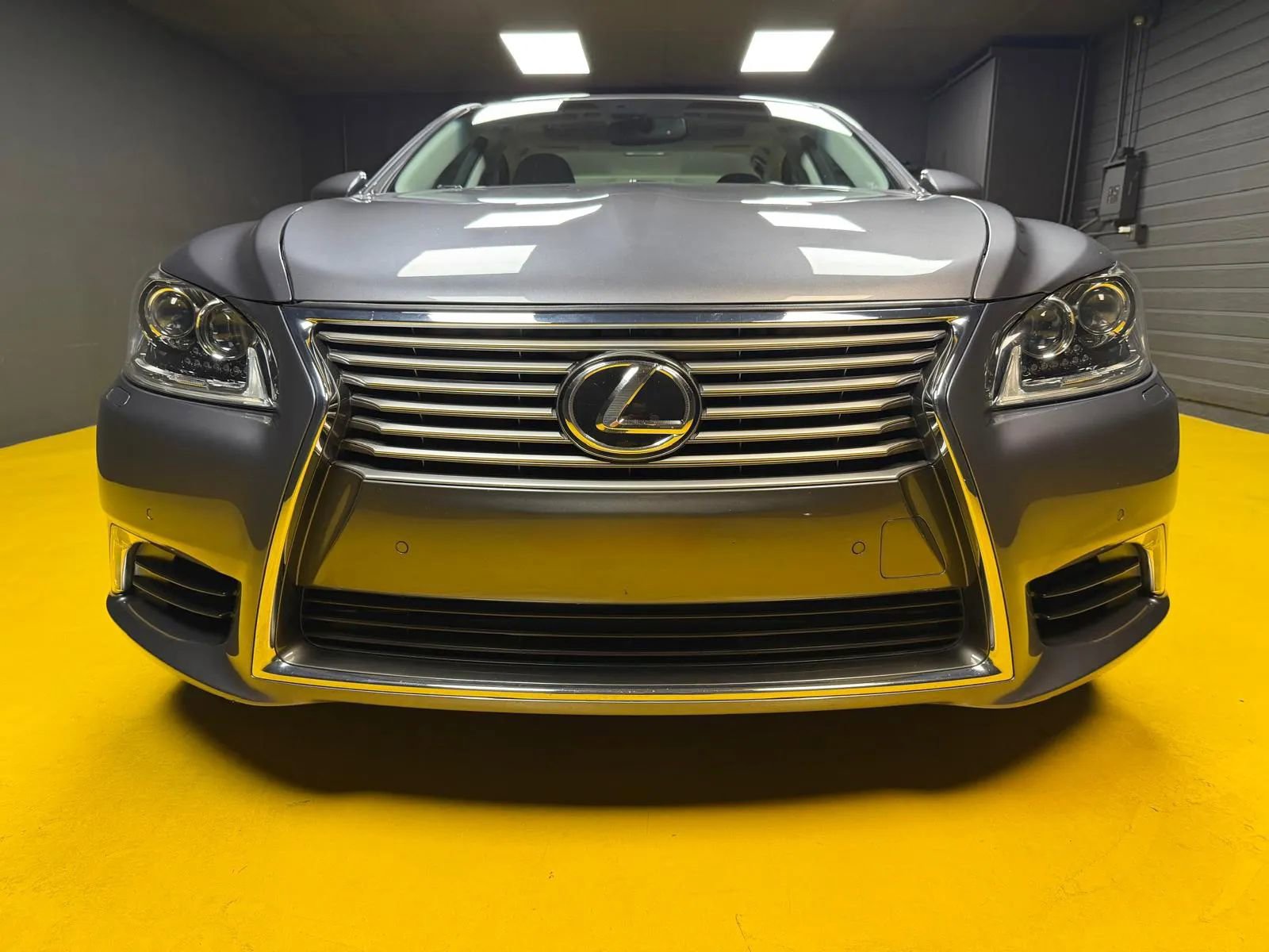Used 2013 Lexus LS 460 AWD w/ Comfort Pkg image 2