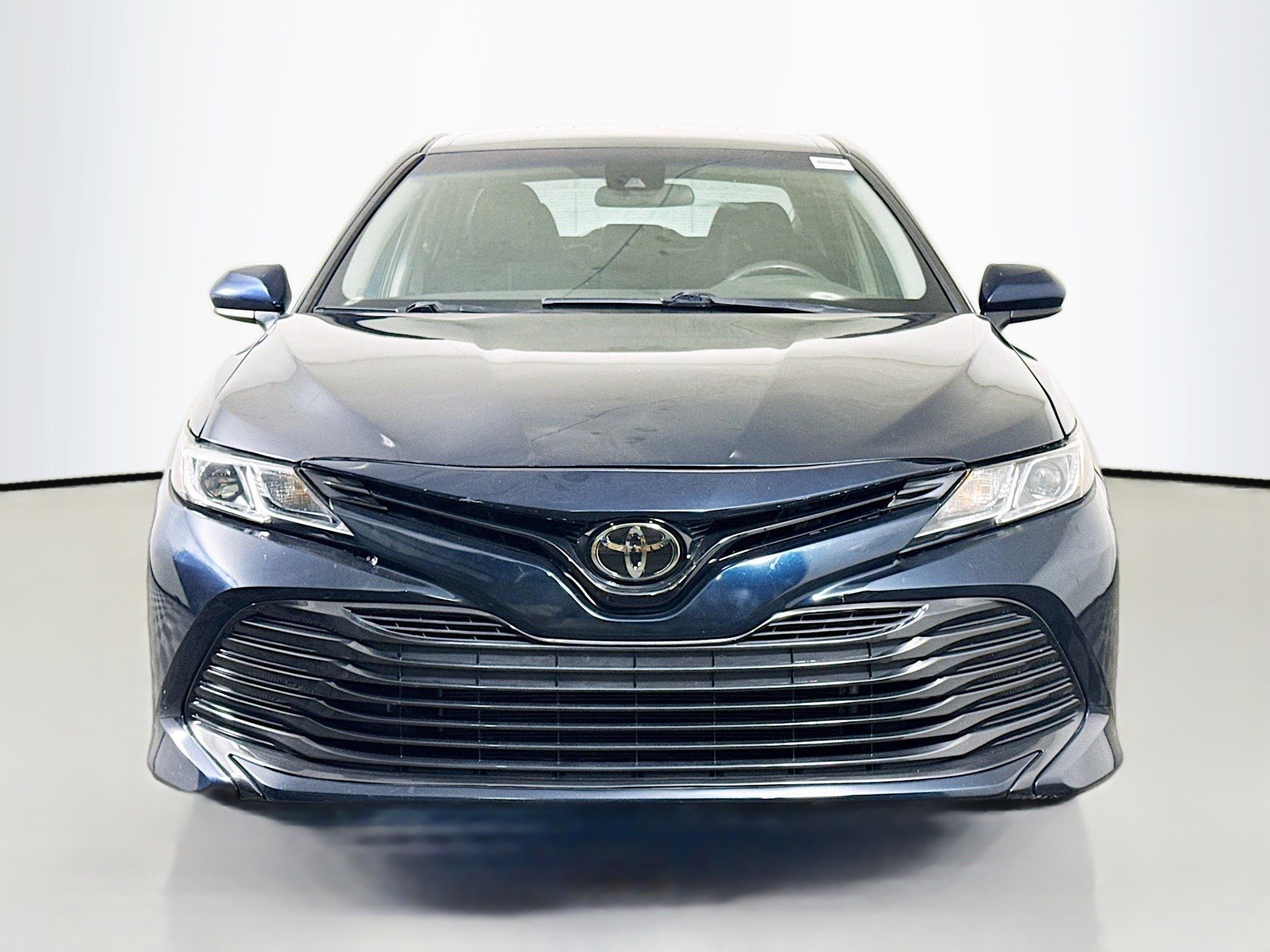 Used 2019 Toyota Camry LE FWD image 2