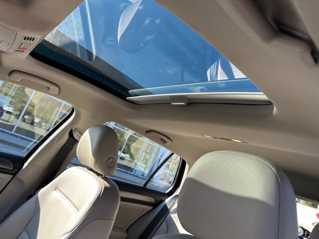 Certified 2019 Volkswagen Golf SE w/ Driver Assistance Package image 31