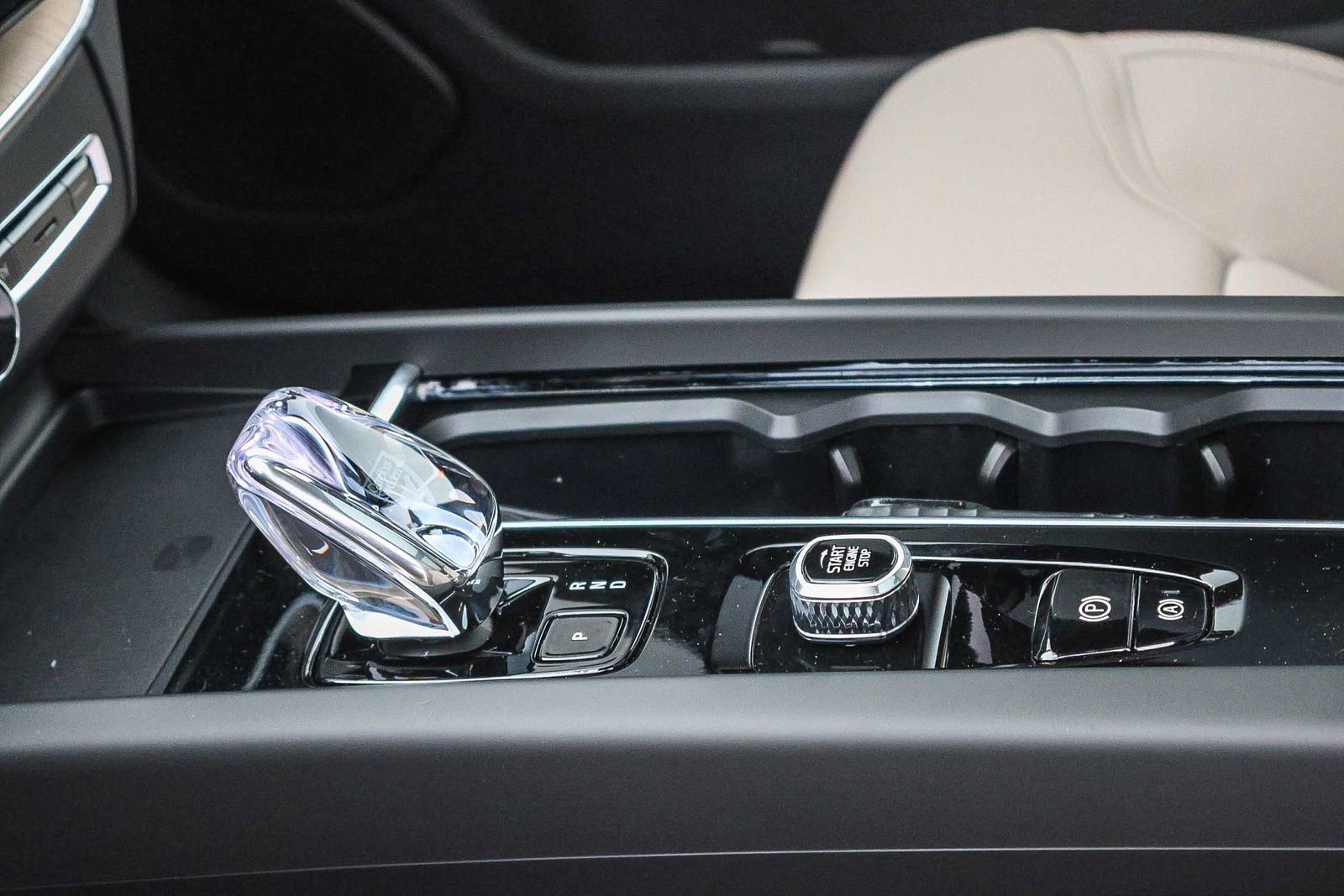 New 2026 Volvo XC60 B5 Plus w/ Climate Package PRO image 31