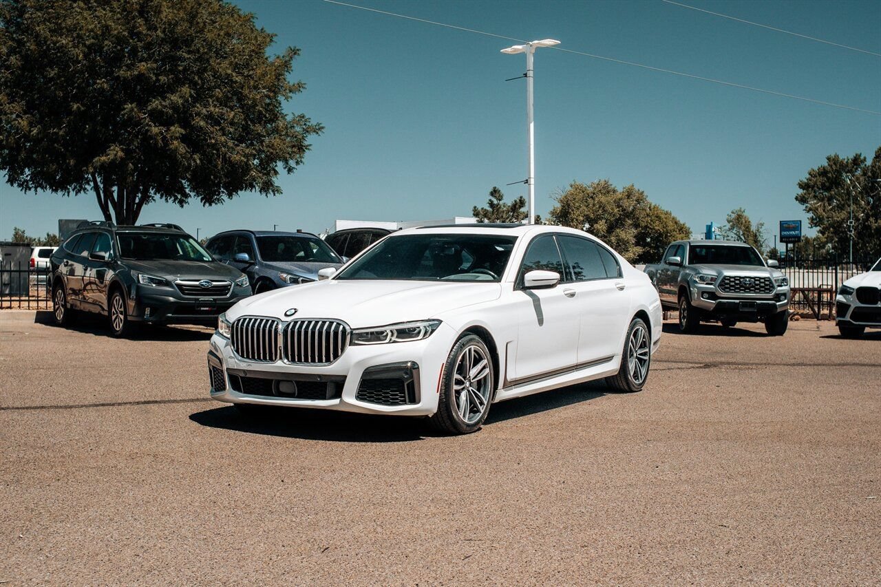 Used 2022 BMW 750i xDrive w/ M Sport Package AWD/4WD image 3
