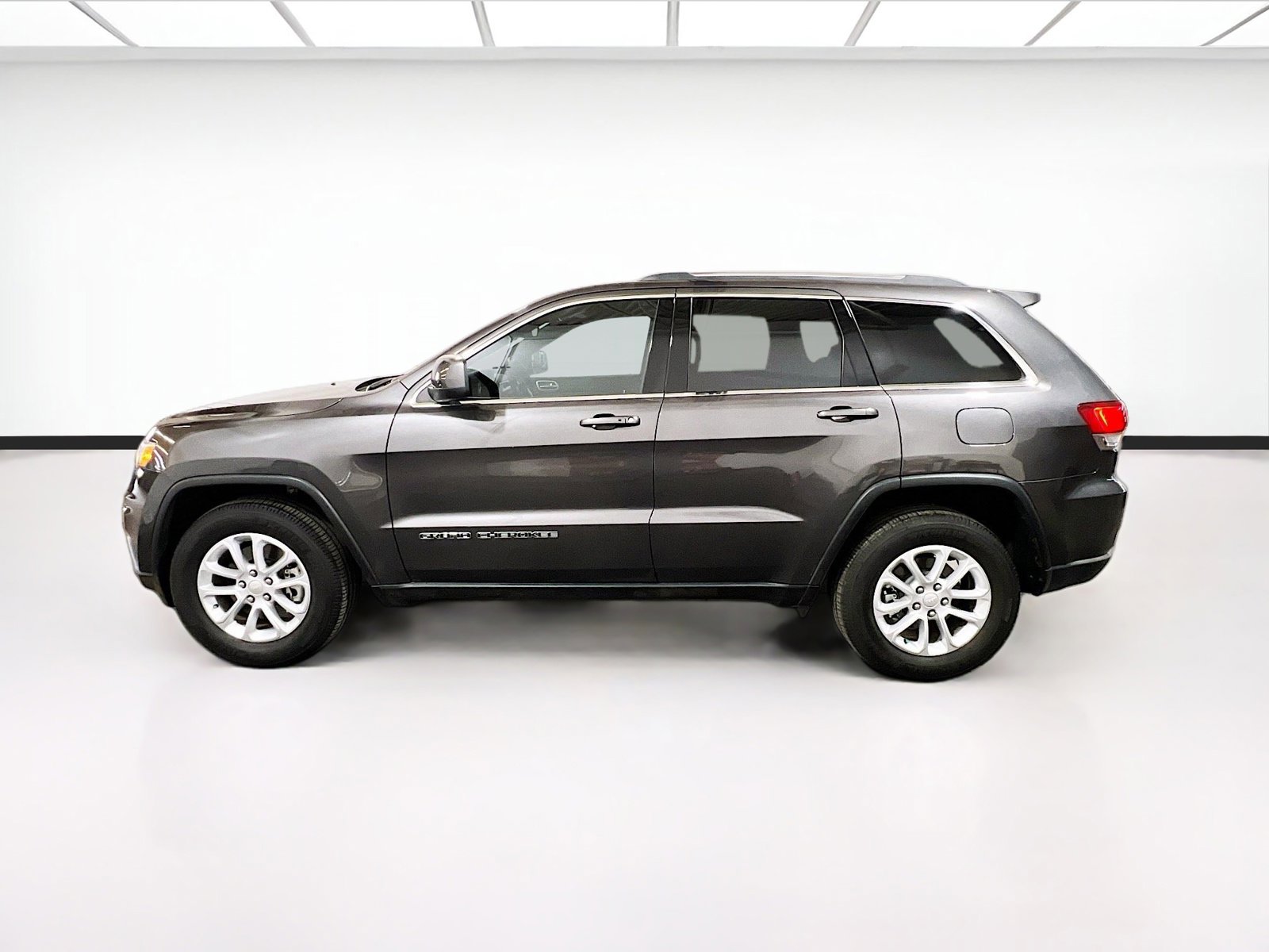 Used 2021 Jeep Grand Cherokee Laredo w/ Security & Convenience Group AWD/4WD image 22