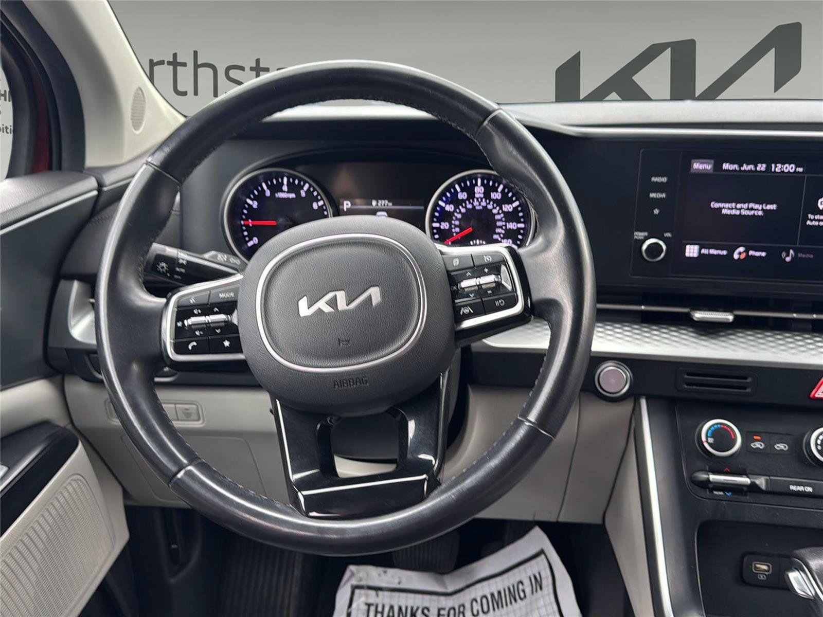 Used 2022 Kia Carnival LX FWD image 10