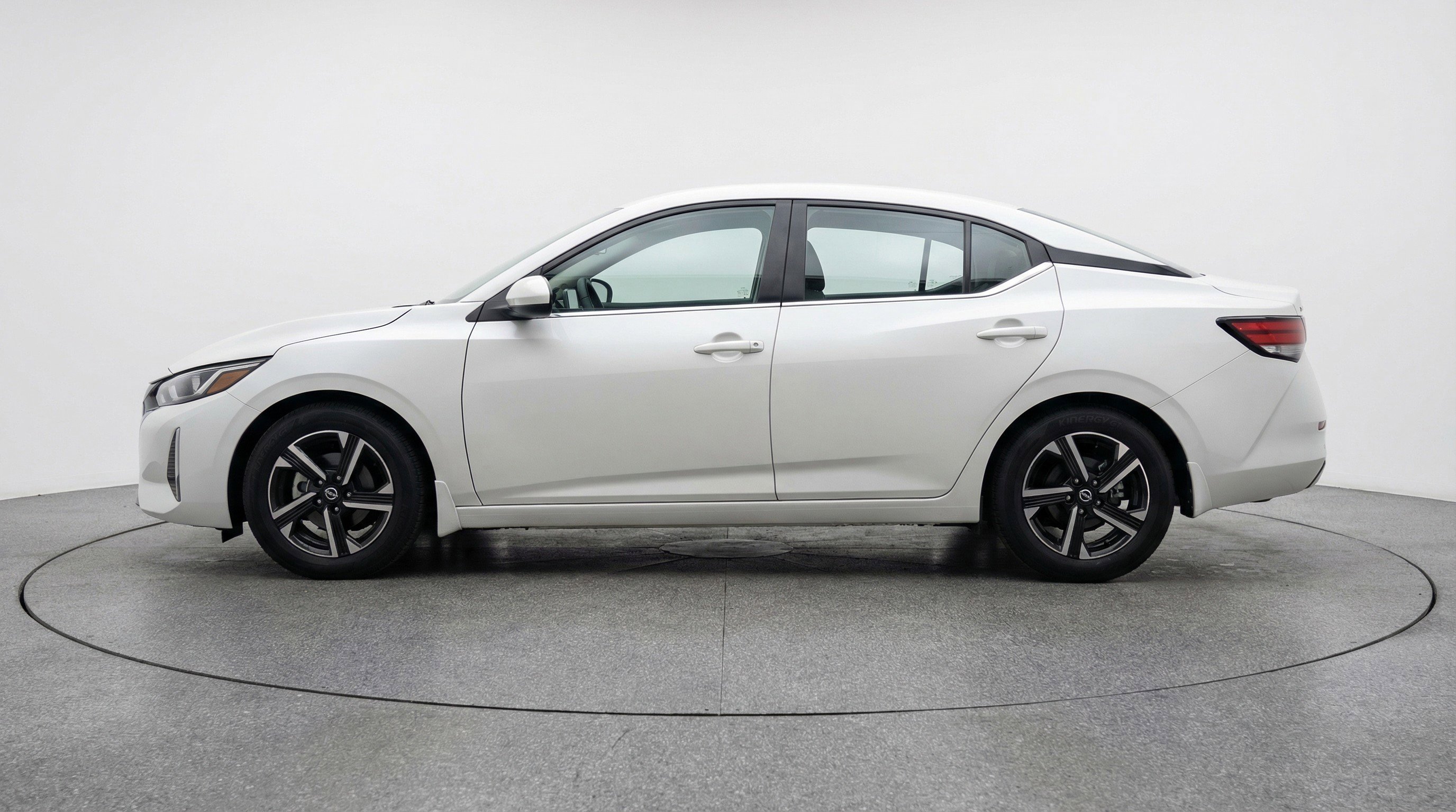 Used 2025 Nissan Sentra SV image 5