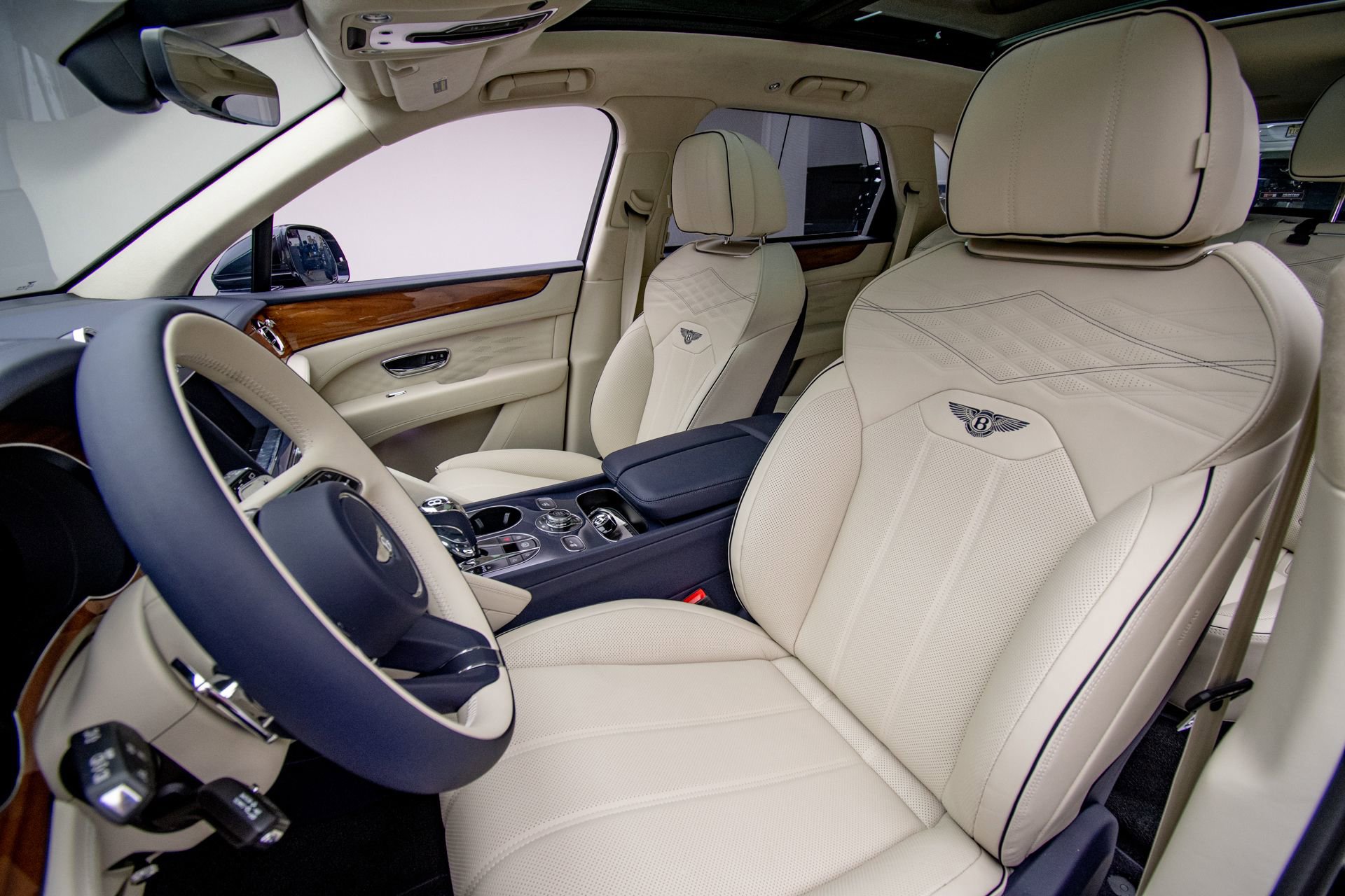 New 2025 Bentley Bentayga image 11