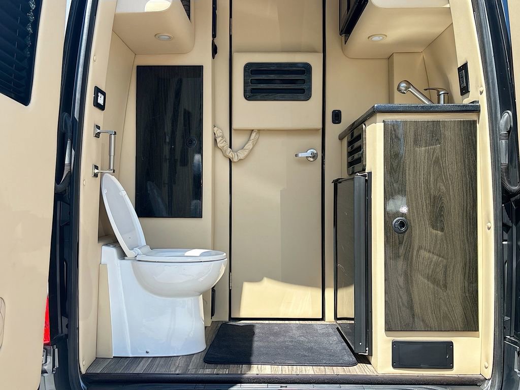 Used 2022 Mercedes-Benz Sprinter 2500 image 24