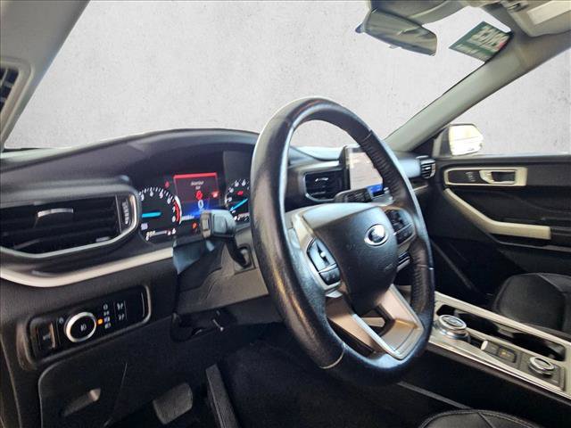 Used 2023 Ford Explorer XLT w/ Equipment Group 202A AWD/4WD image 9