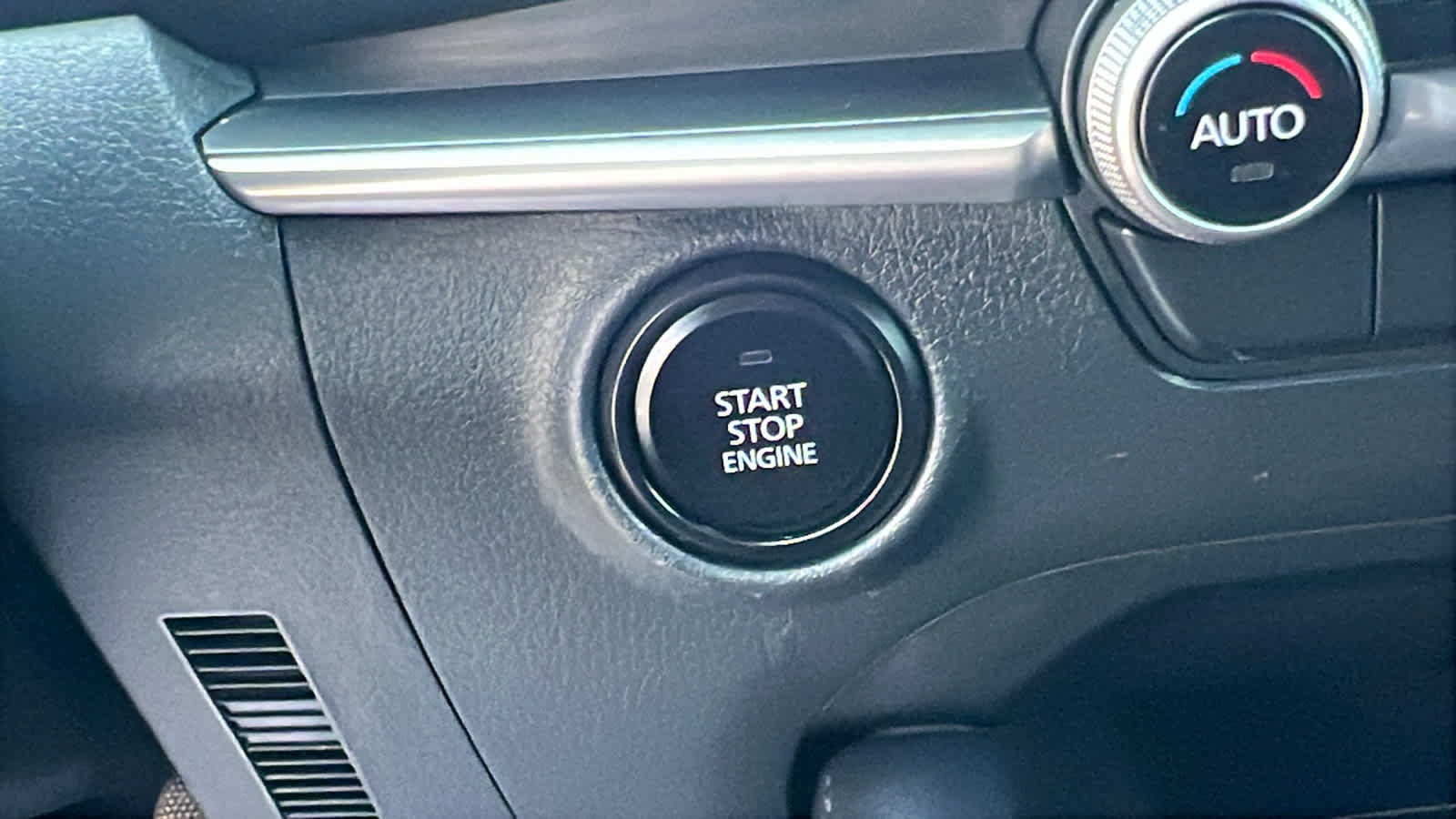 Used 2022 MAZDA MAZDA3 s FWD image 21