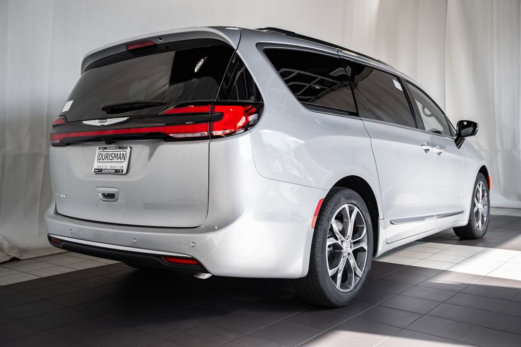 New 2026 Chrysler Pacifica Pinnacle image 4