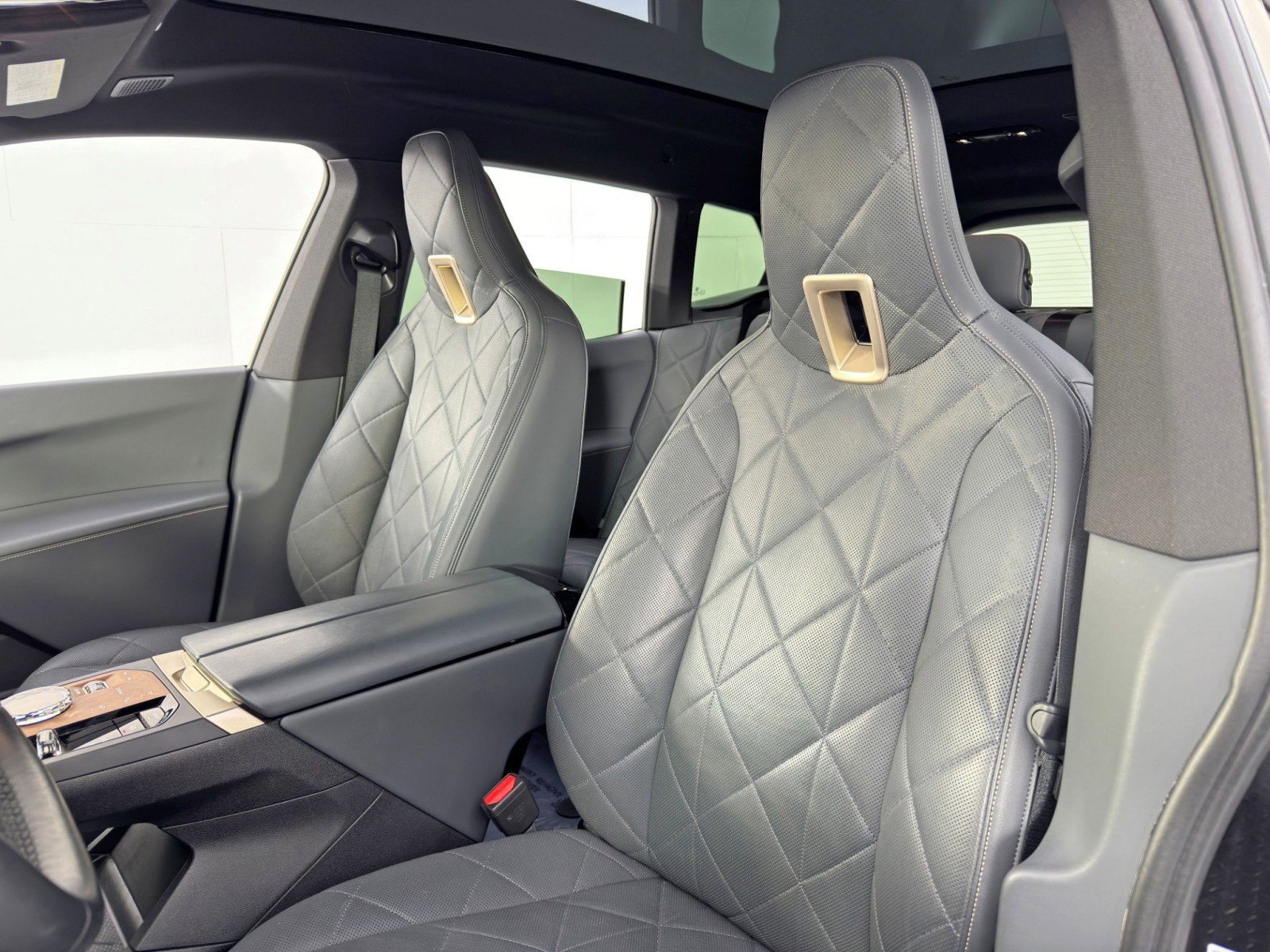 Used 2023 BMW iX M60 w/ Executive Package image 40