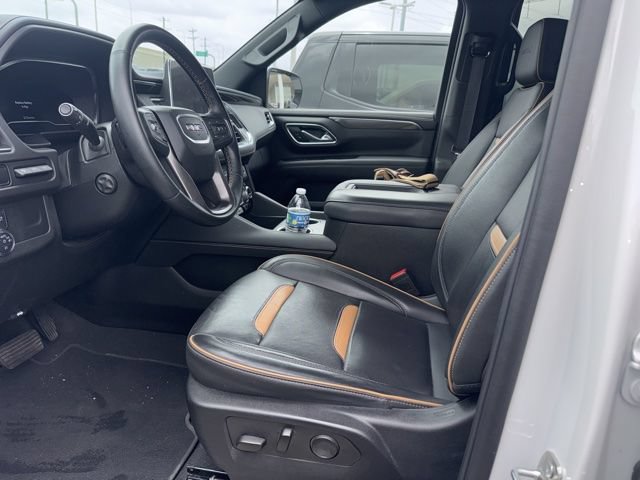 Used 2024 GMC Yukon AT4 w/ Technology Package AWD/4WD image 7