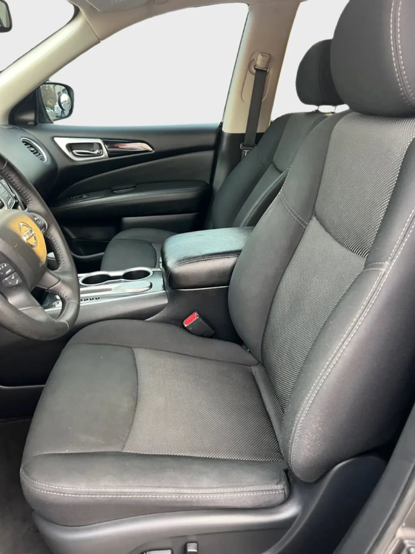 Used 2020 Nissan Pathfinder SV image 18