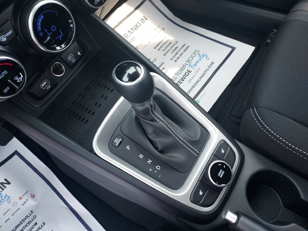 New 2026 Hyundai Venue SEL FWD image 25