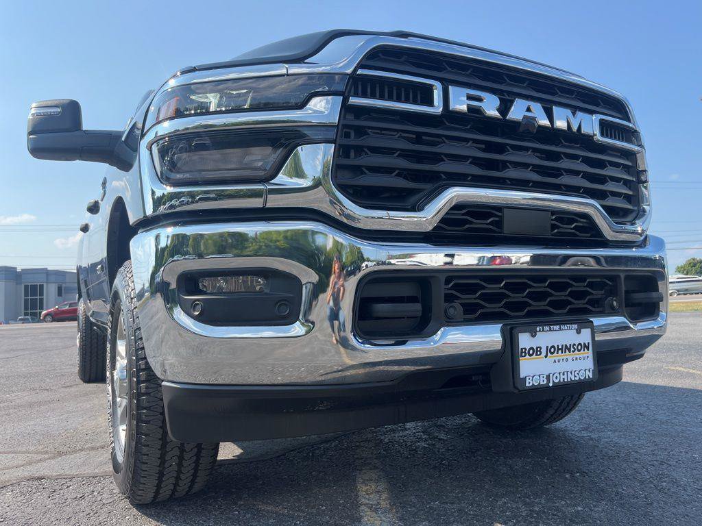 New 2025 RAM 2500 Big Horn AWD/4WD image 9
