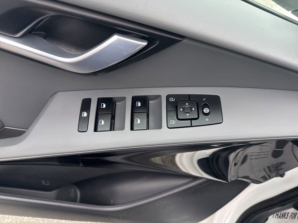 Used 2023 Kia Niro EX image 13