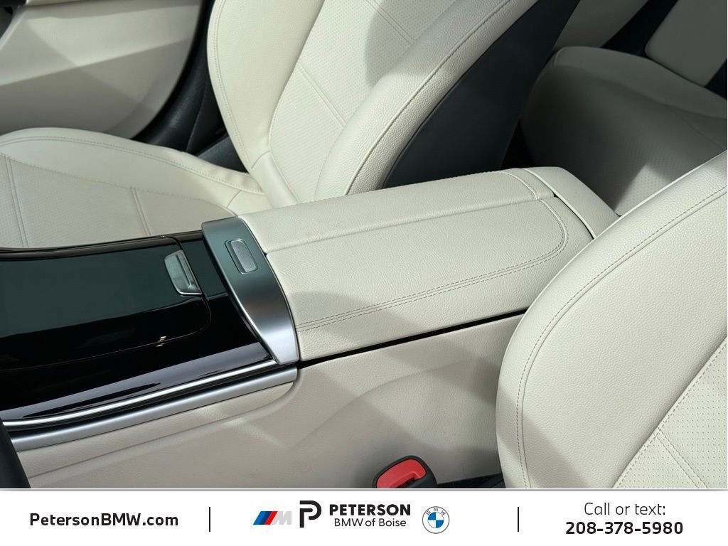 Used 2025 Mercedes-Benz C 300 4MATIC Sedan image 17