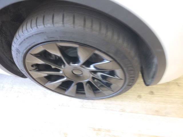 Used 2023 Tesla Model Y Long Range AWD/4WD image 3