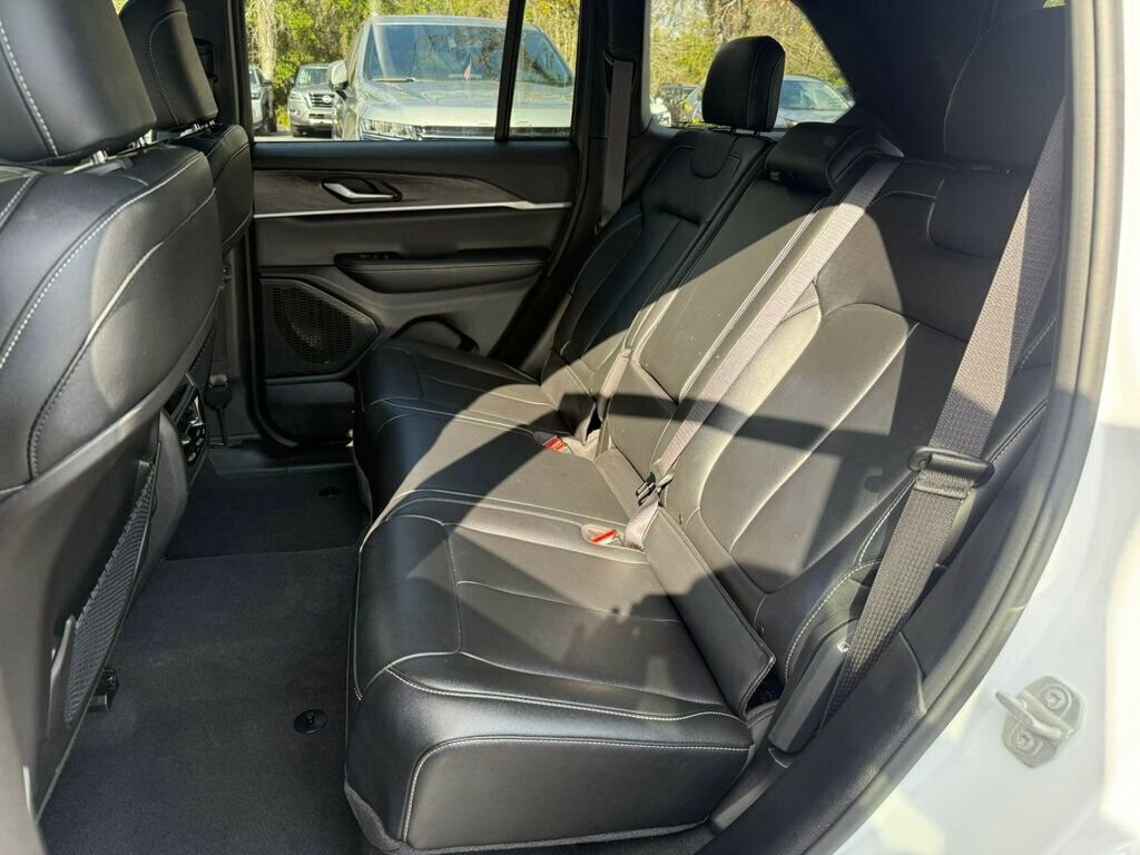 Used 2024 Jeep Grand Cherokee Limited image 8
