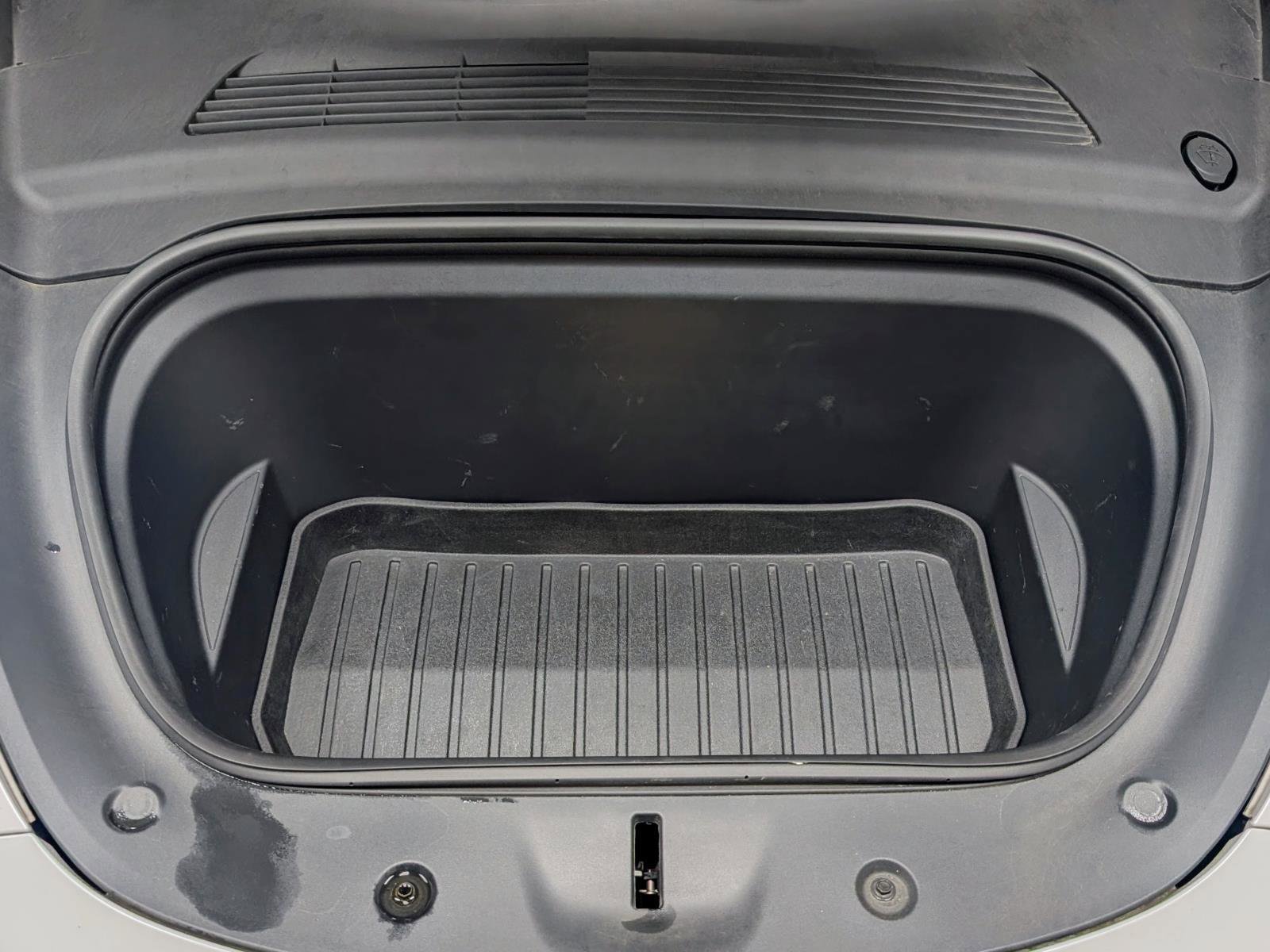 Used 2020 Tesla Model Y Long Range image 10