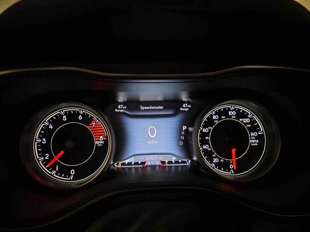 Used 2019 Jeep Cherokee Trailhawk image 15