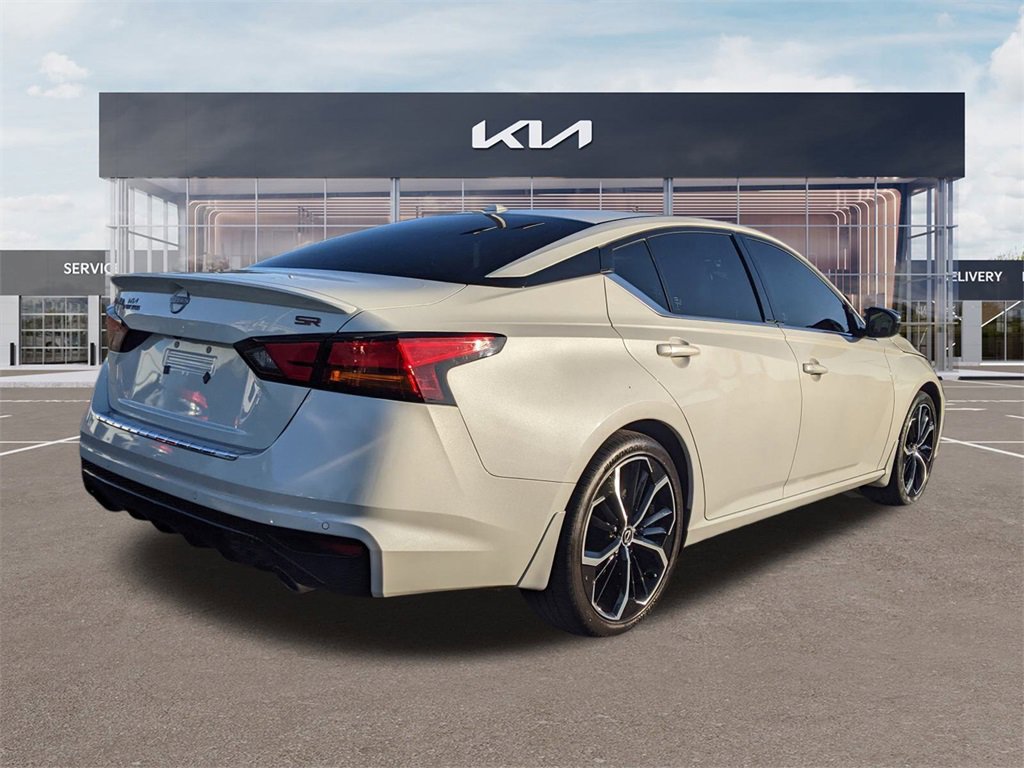 Used 2023 Nissan Altima 2.5 SR w/ SR Premium Package image 4