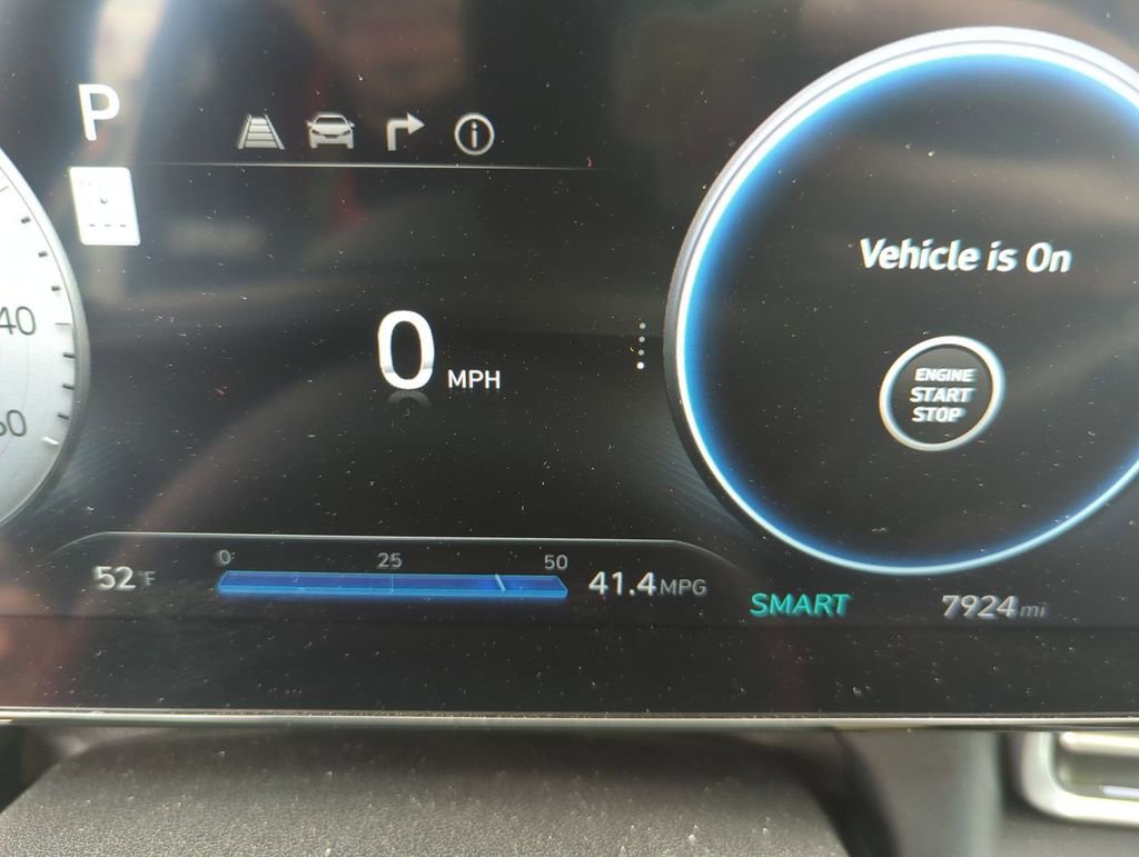 Used 2025 Hyundai Elantra SEL FWD image 16