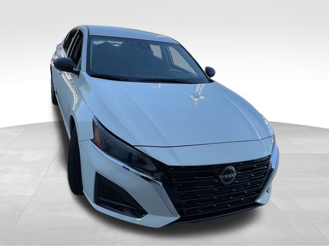 Used 2025 Nissan Altima 2.5 SV image 2