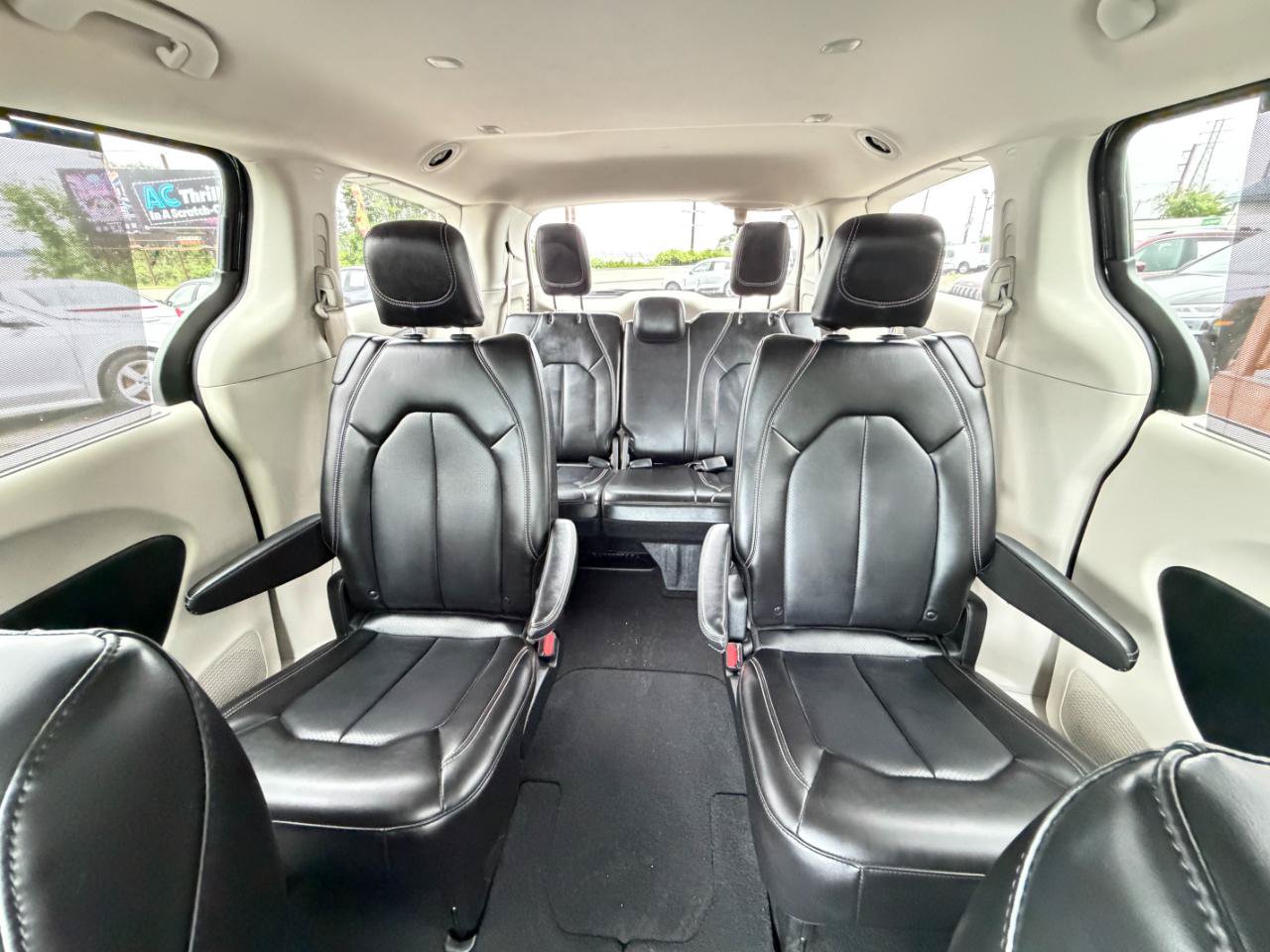 Used 2023 Chrysler Pacifica Touring-L FWD image 61