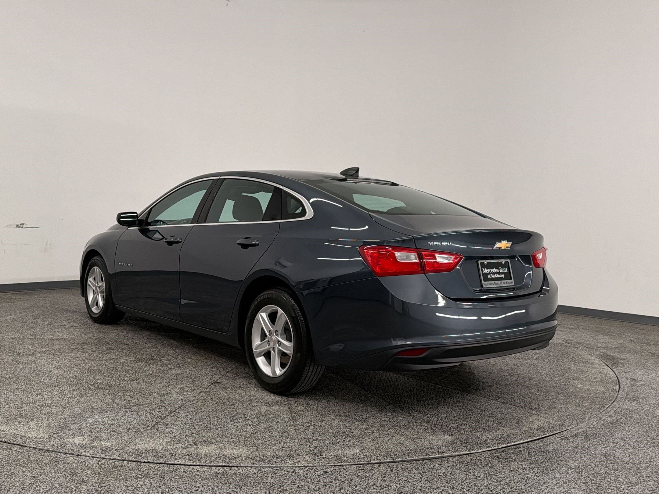 Used 2020 Chevrolet Malibu LS FWD image 3