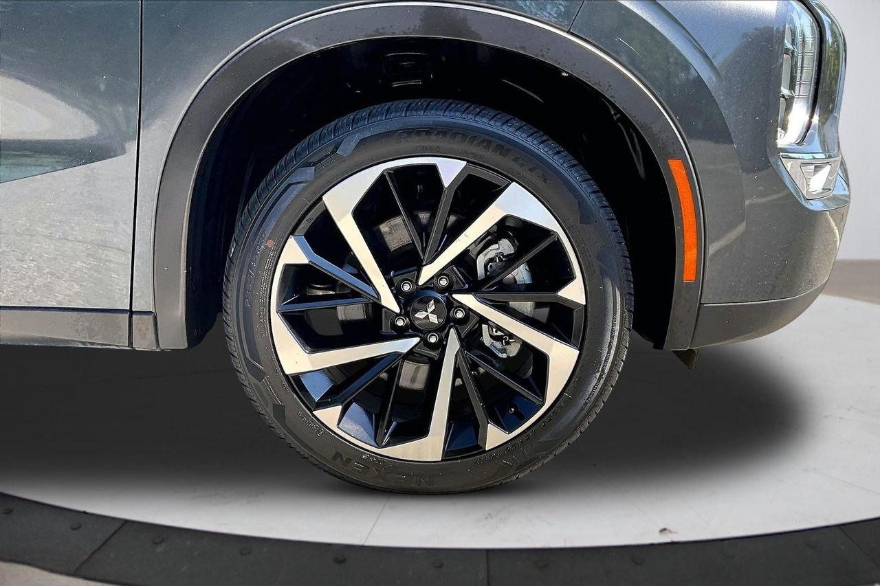 Used 2024 Mitsubishi Outlander SE FWD image 35