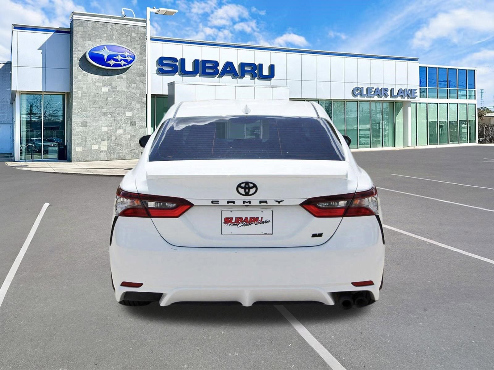 Used 2023 Toyota Camry SE w/ Convenience Package image 5