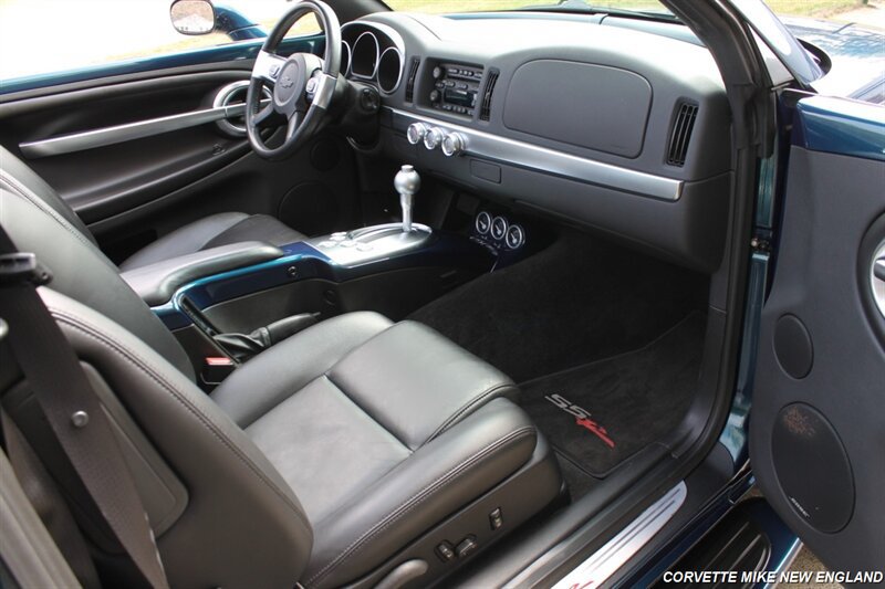 Used 2006 Chevrolet SSR w/ Preferred Equipment Group RWD image 20