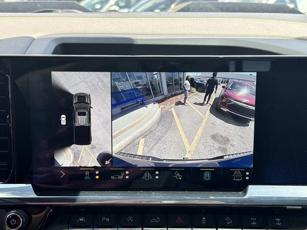 Used 2022 Chevrolet Silverado 1500 ZR2 w/ Technology Package image 27