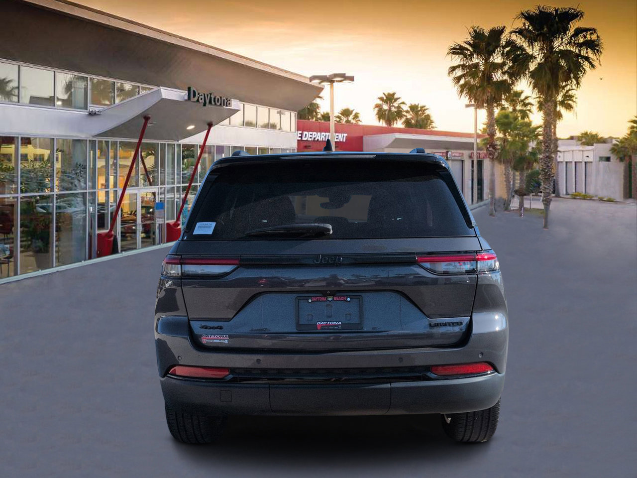 Used 2023 Jeep Grand Cherokee Limited w/ Black Appearance Package image 4