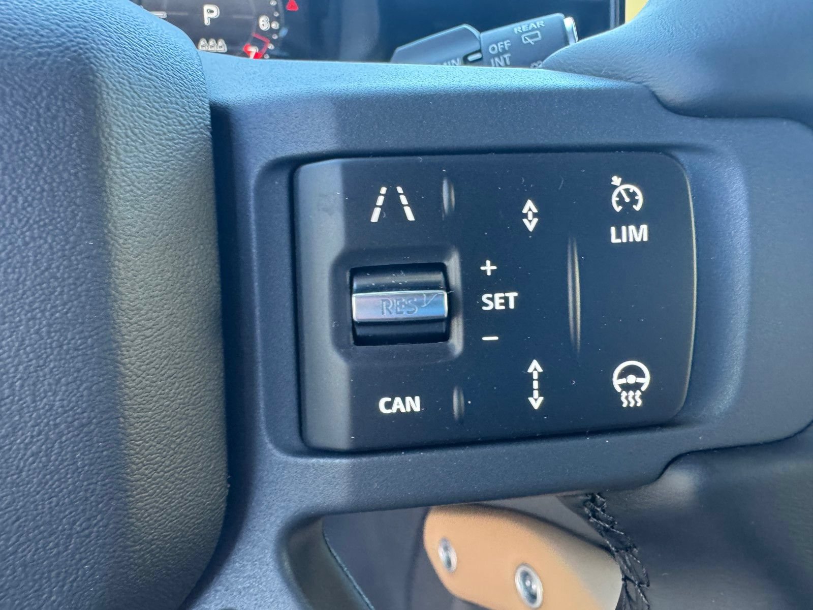 New 2026 Land Rover Defender 110 X-Dynamic SE AWD/4WD image 23