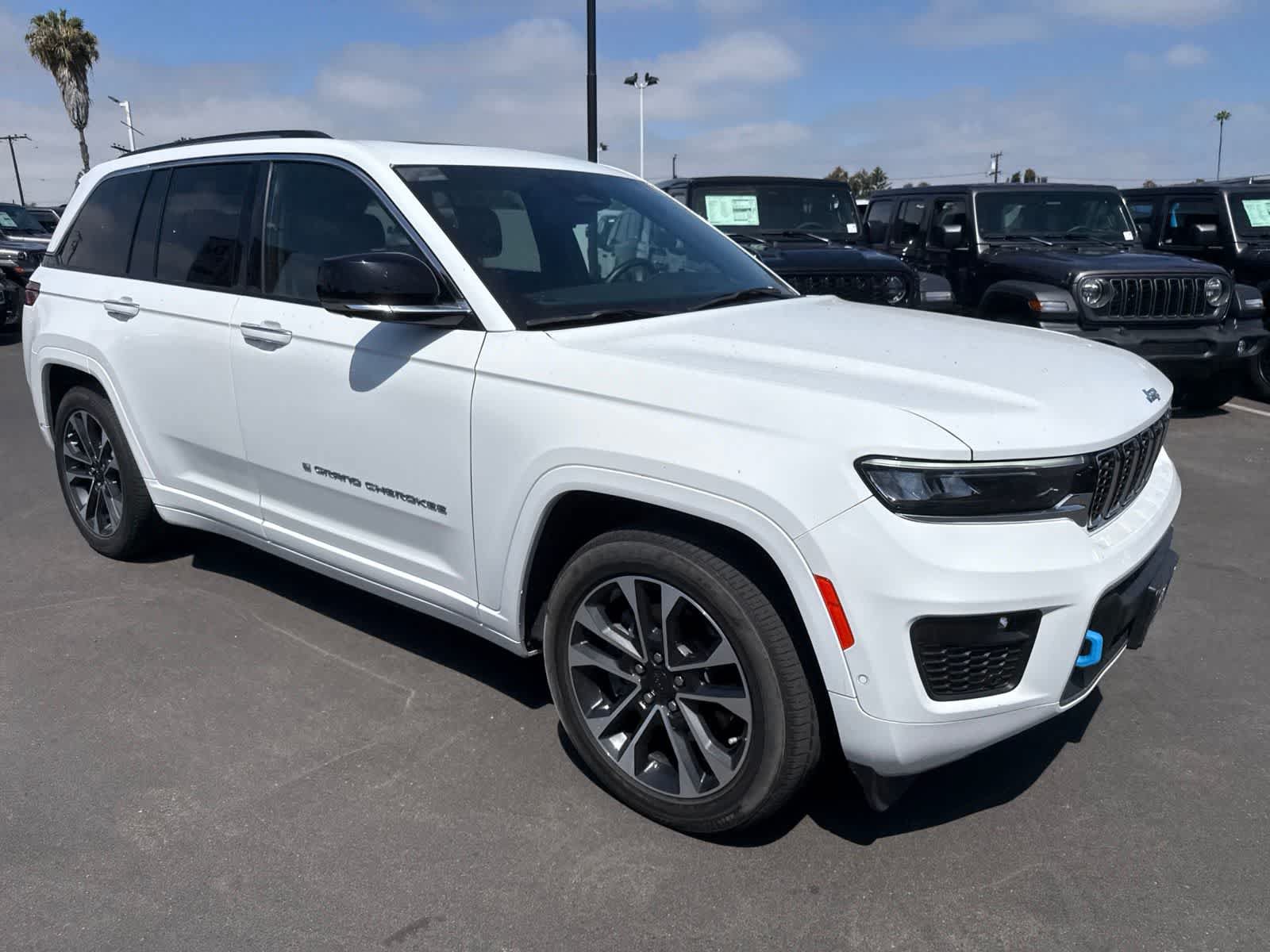Used 2023 Jeep Grand Cherokee Overland w/ Advanced Protech Group III AWD/4WD image 9