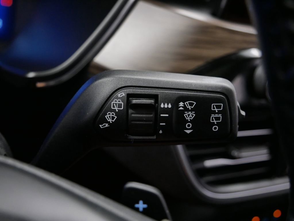 Used 2020 Ford Escape Titanium image 32