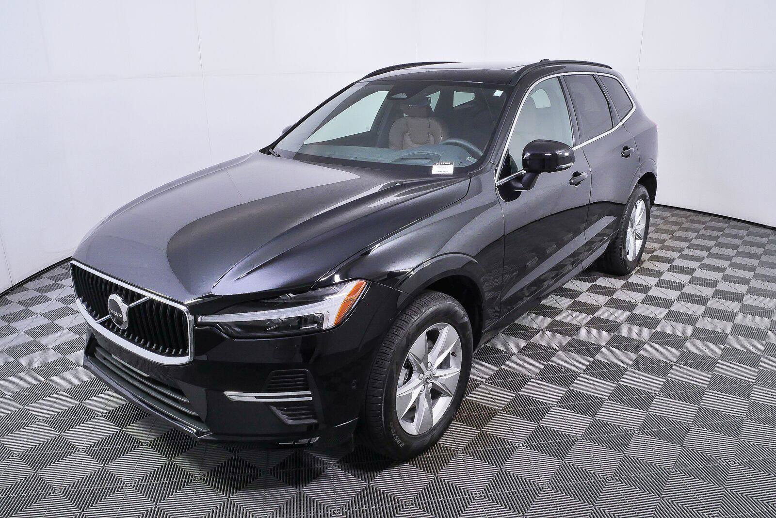 Used 2022 Volvo XC60 B5 Momentum w/ Advanced Package FWD image 23